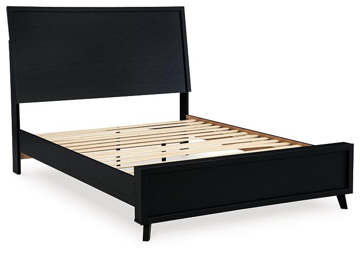 Danziar Panel Bed