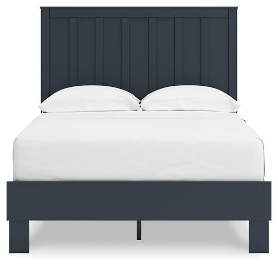 Simmenfort Platform Bed