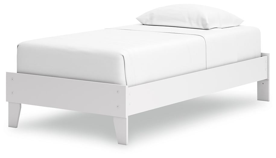 Hallityn Platform Bed