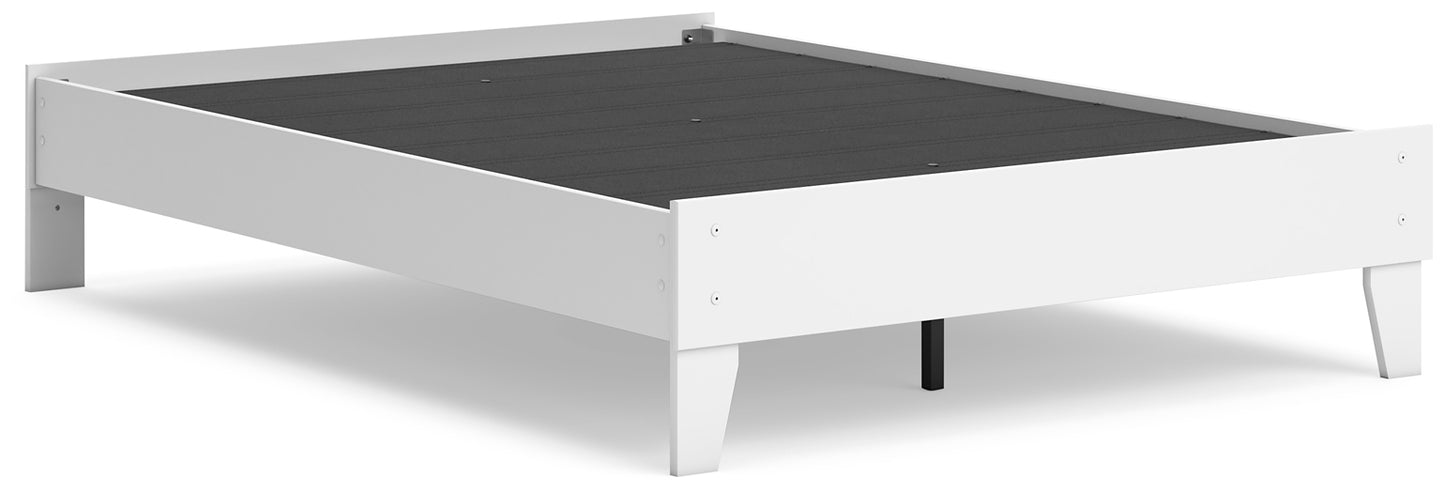 Hallityn Platform Bed