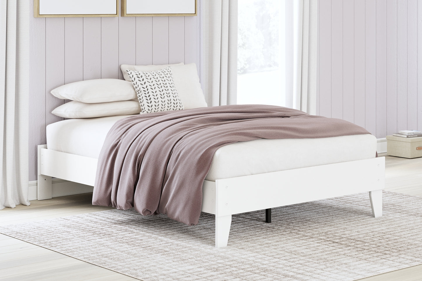 Hallityn Platform Bed